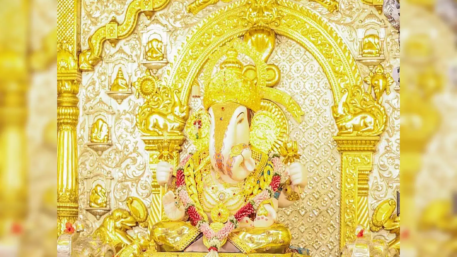 You are currently viewing दगडूशेठ हलवाई गणपती (Dagadusheth Halwai Ganpati)